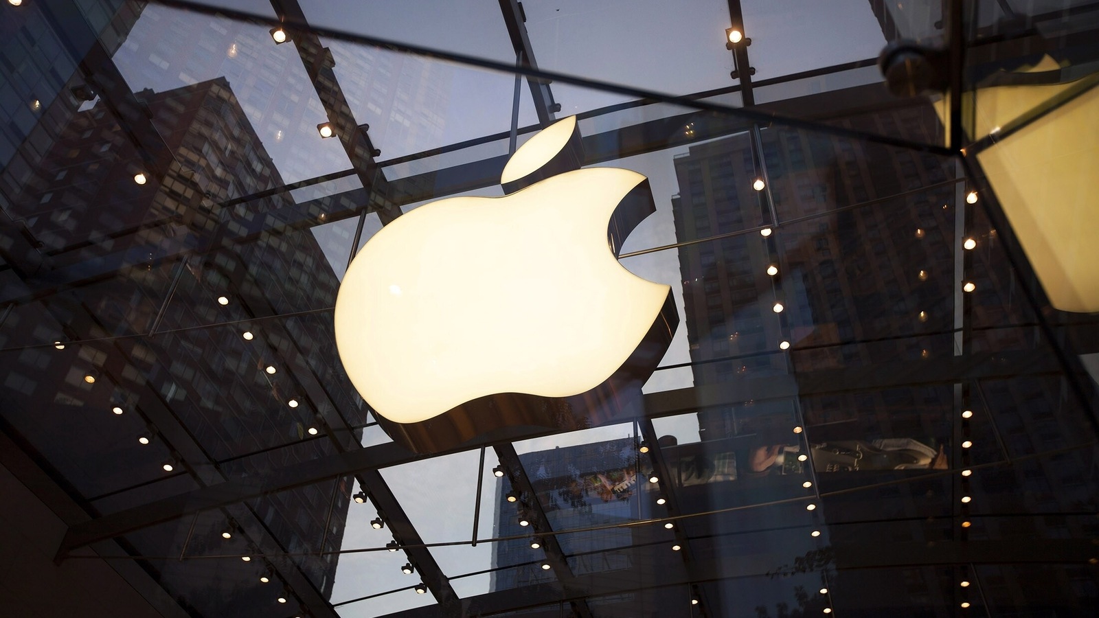 I-Bias? Apple Sued By Woman Over Abuse, Death Threats, Discrimination ...