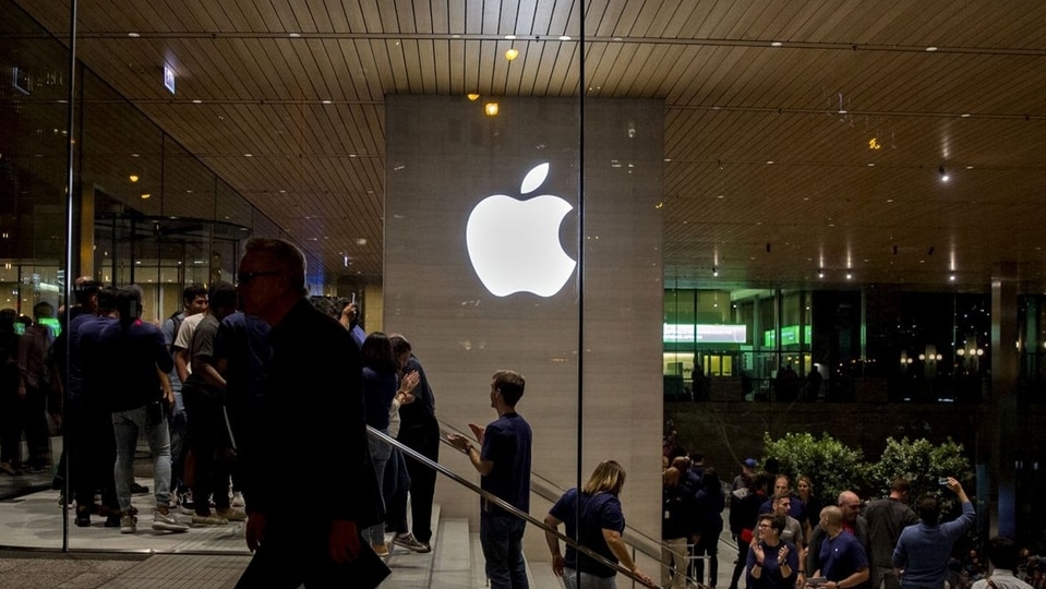 Apple Shares Hit Lowest Since June 2021 on iPhone Supply Concerns