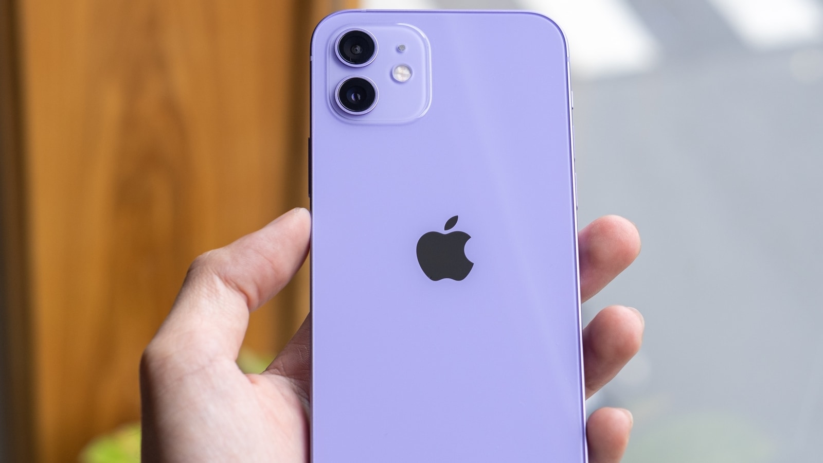 Hot Deal! Apple iPhone 12 available for JUST Rs.31499; Save Rs. 28401