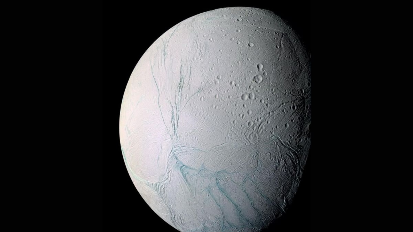 NASA berbagi snapshot menakjubkan dari bulan Saturnus, Enceladus
