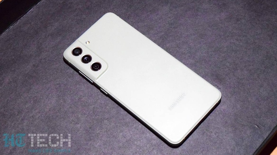 Samsung Galaxy S21 FE price cut that you cannot miss. Know all the details. Samsung Galaxy S21 FE