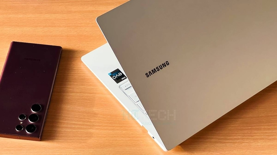 Samsung Galaxy Book3 Pro 14インチ Beige