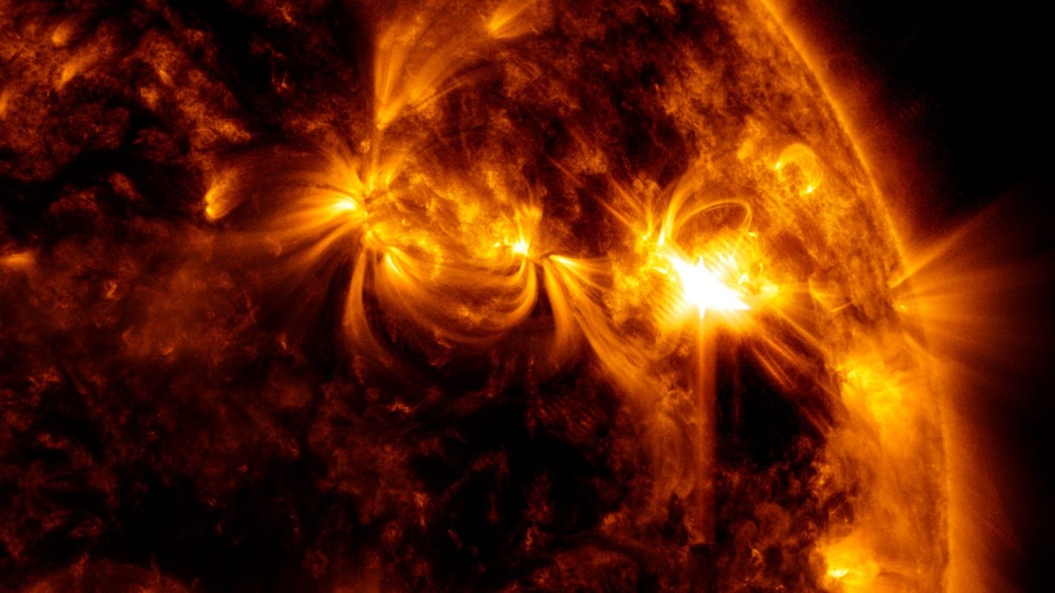 Sunspot ready to explode, may send solar flares Earthward, spark