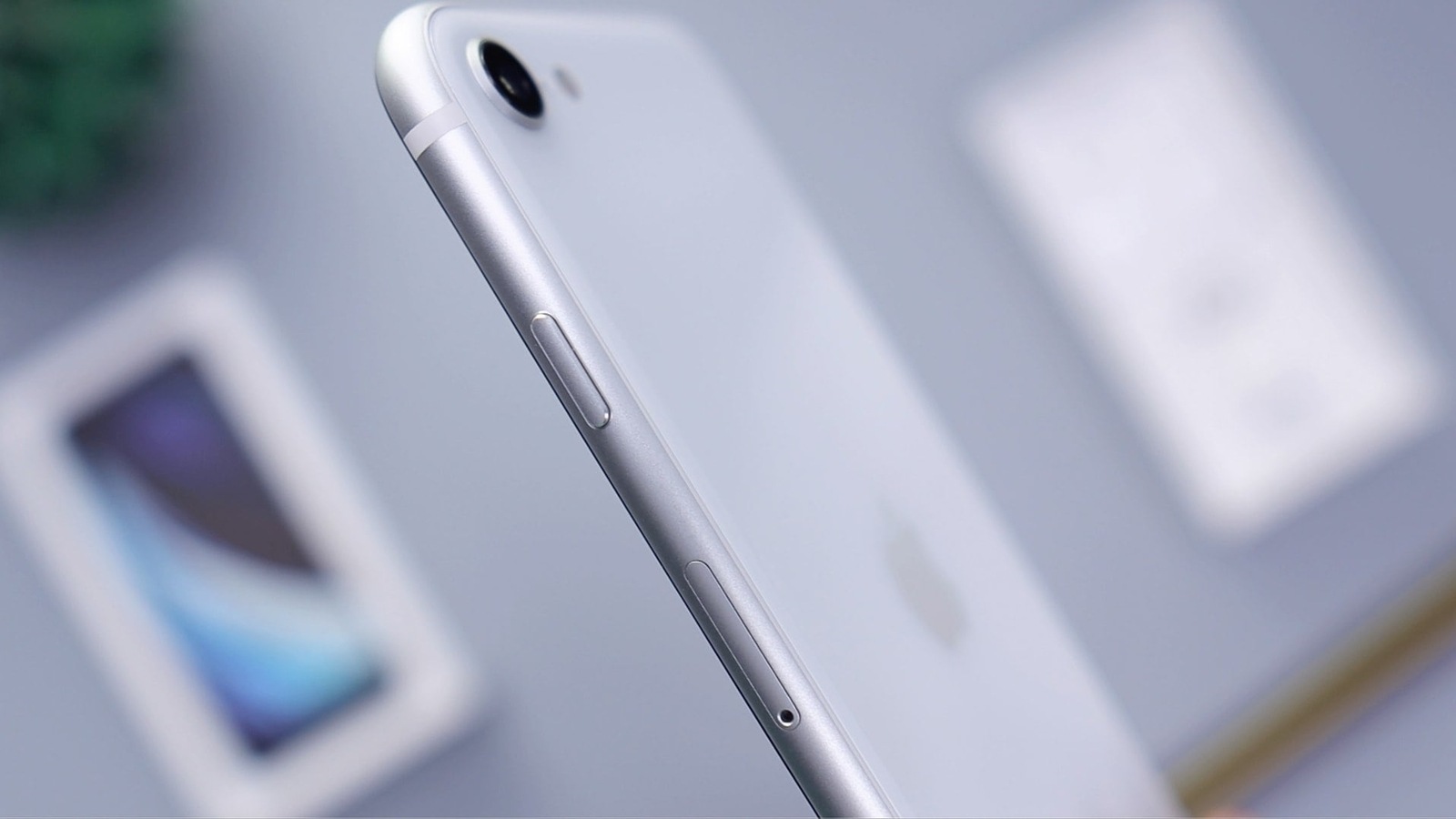 Apple could discontinue the iPhone SE next year, according to analyst Ming-Chi Kuo. iPhone SE 2