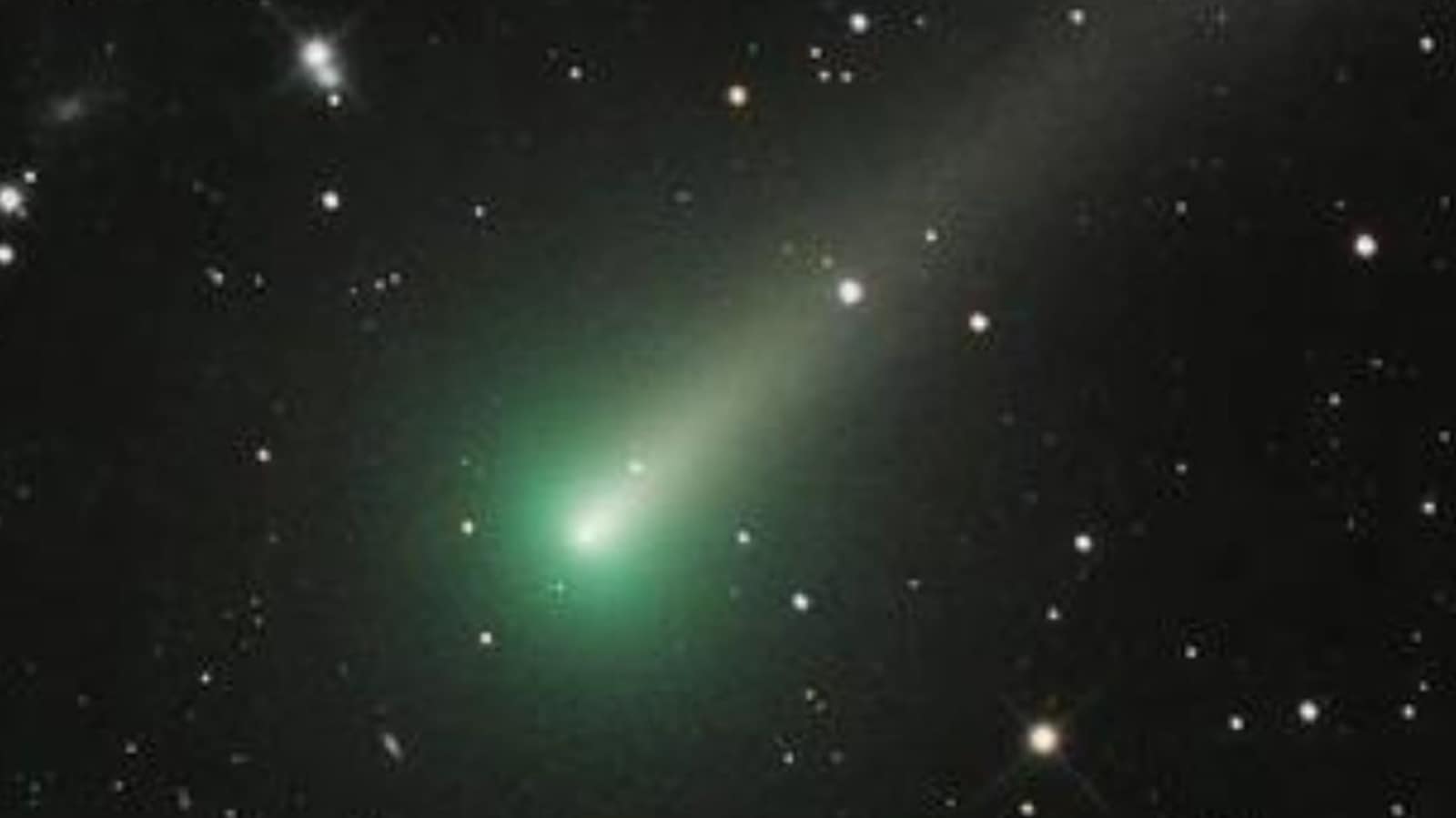 Breathtaking visuals of Green Comet at its closest to Earth