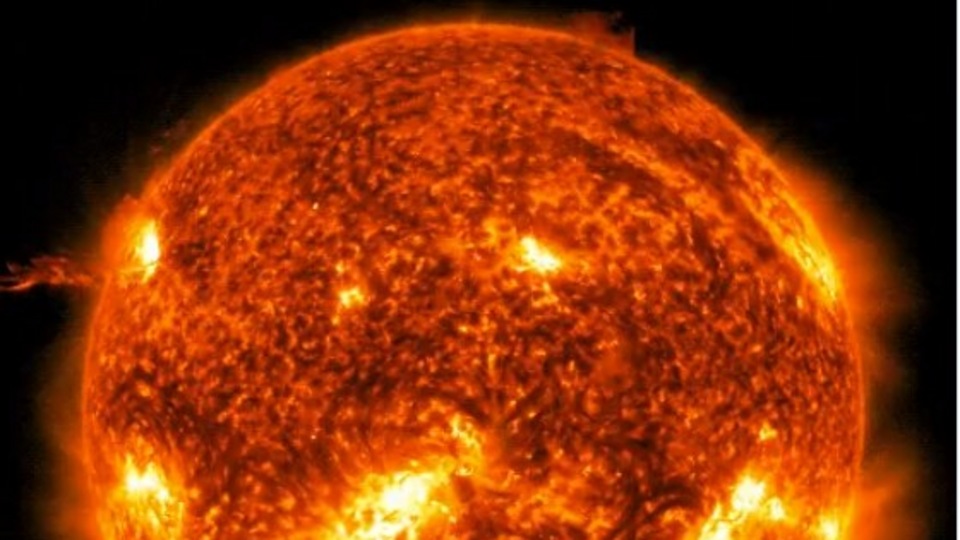 NASA Solar Dynamics Observatory Captures Strong Solar Flare Eruption 