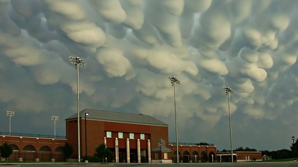 Mammatus clouds