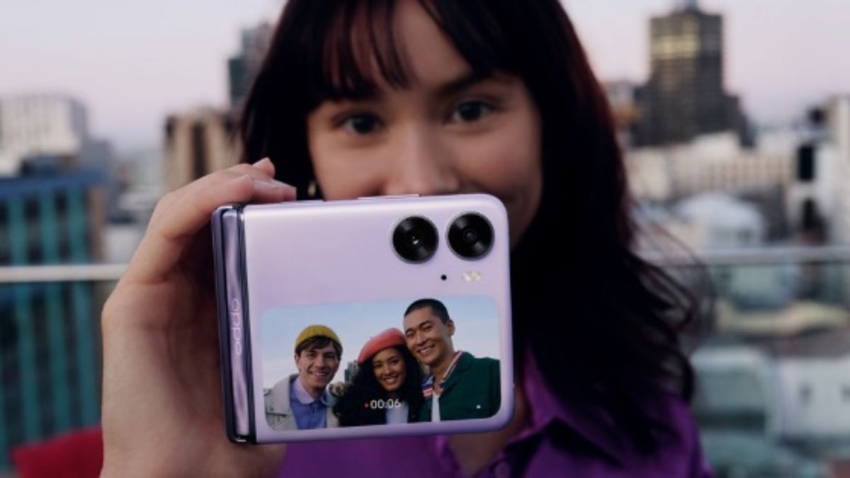 For selfies and video calls, Oppo Find N2 Flip has a 32MP camera sensor. Oppo Find N2 Flip