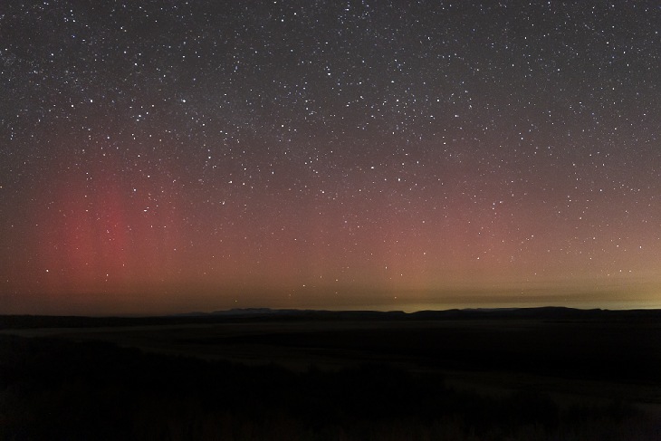 SkyWiki: This app provides an intuitive sky map with information about celestial objects. It also gives information about the upcoming celestial events. Red auroras