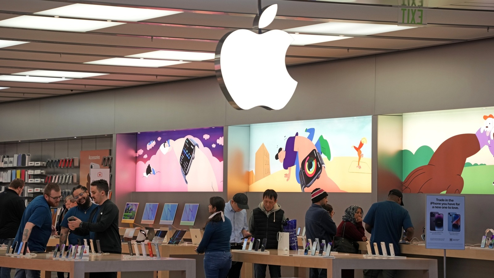Apple currently operates about 270 retail locations in the US. Apple Store