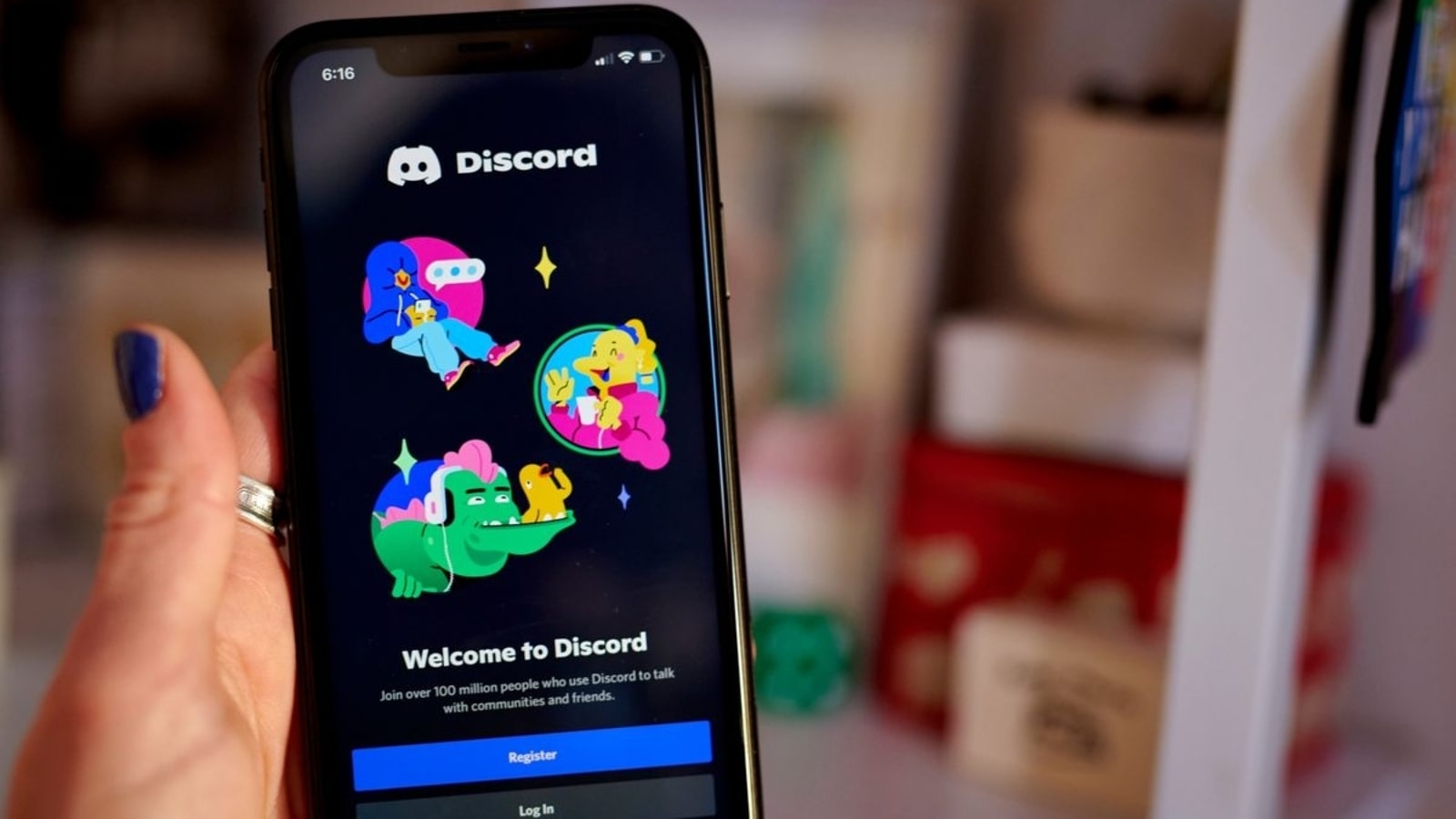 Discord is updating its chatbot Clyde to respond to users’ questions in real time and hold extended conversations using OpenAI technology. Discord