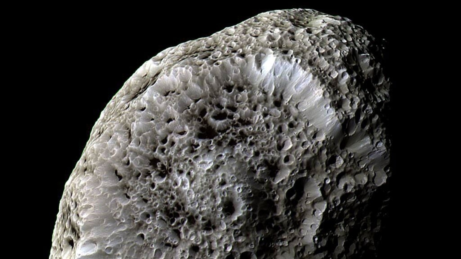 Foto astronómica del día de la NASA, 12 de marzo de 2023: Hiperión de Saturno: una luna con extraños cráteres
