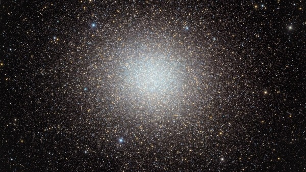 Stars of Omega Centauri - కోట్లాది నక్షత్రాల సమూహం ఒమెగా సెంటారీ. దీన్ని NGC 5139 అని కూడా పిలుస్తారు. ఇది భూమికి 15 వేల కాంతి సంవత్సరాల దూరంలో ఉంది.&nbsp;