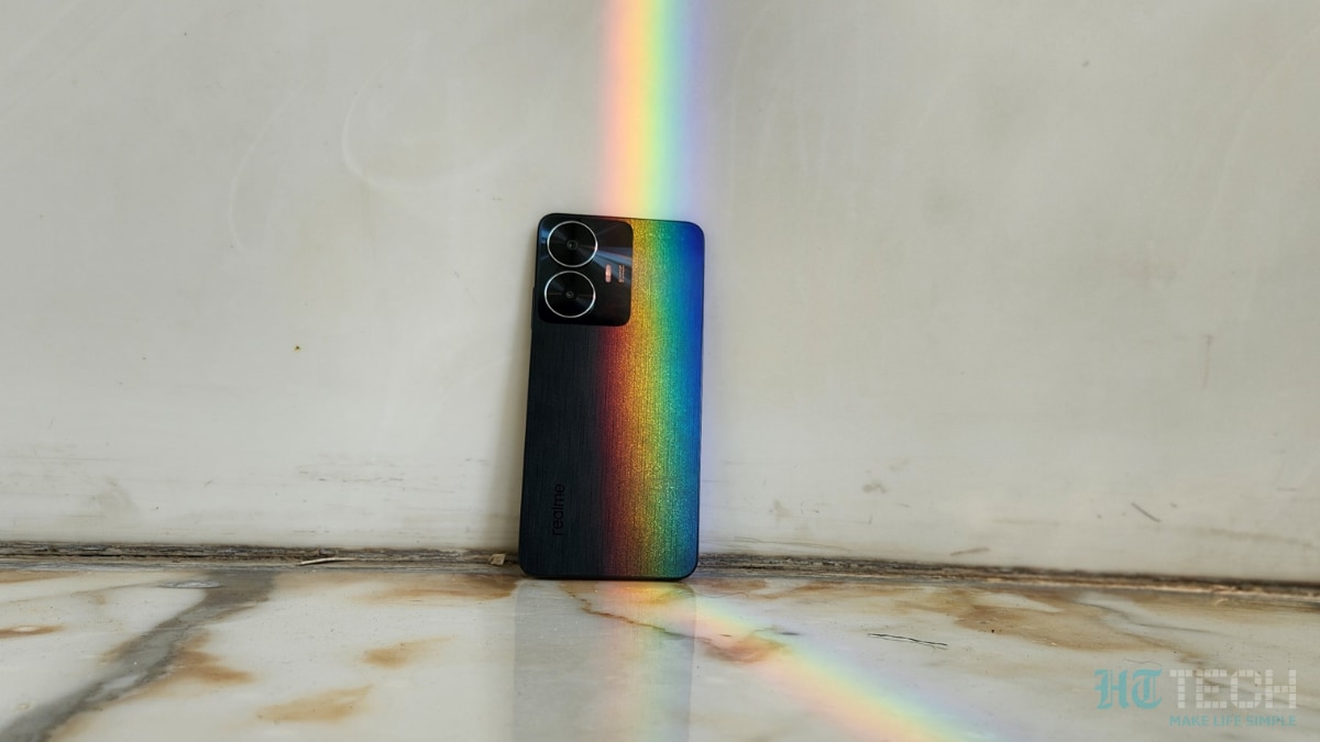Realme C55: The newly added entry-level Realme C55 features a 5000 mAh battery with 33W SUPERVOOC charging support. It packs the MediaTek Helio G88 Chipset, and a 64MP AI primary rear camera. It comes at a price of Rs. 10999 available on the official website and Flipkart and Amazon. Realme C55