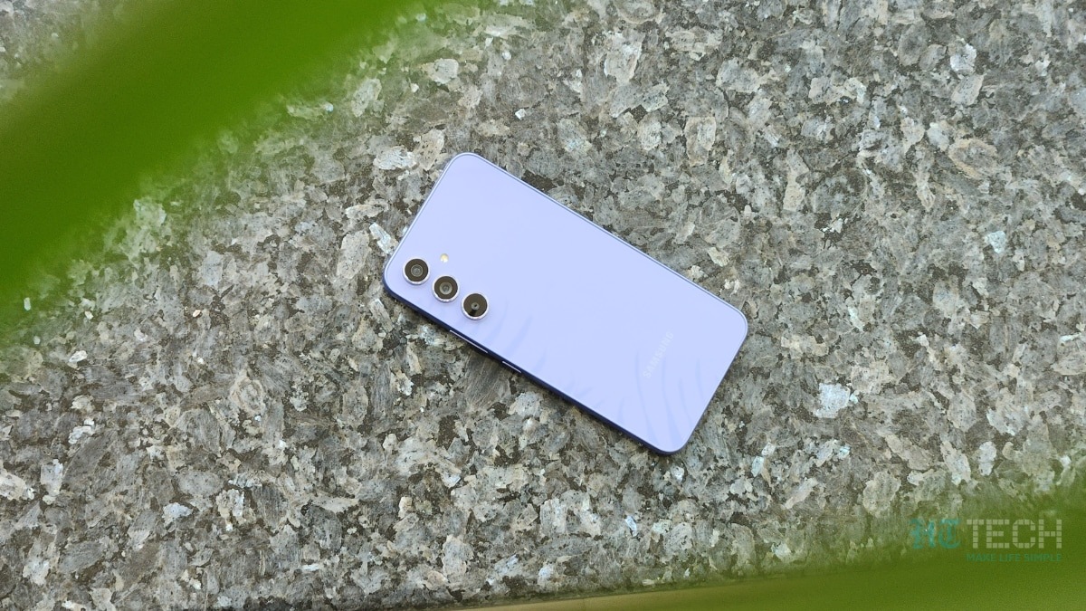 Samsung Galaxy A54 5G Design: When it comes to looks, Samsung has been using the same back design for its smartphones in recent times. The Galaxy A54 5G, Galaxy A14 5G, Galaxy A34 5G, even the Galaxy S23, and they all look almost similar. Also, Galaxy A54 5G features a glass back, making the rear reflective and smudge friendly. Having said that, the Galaxy A54 5G does look classy and is worth flaunting. Samsung Galaxy A54 5G Design