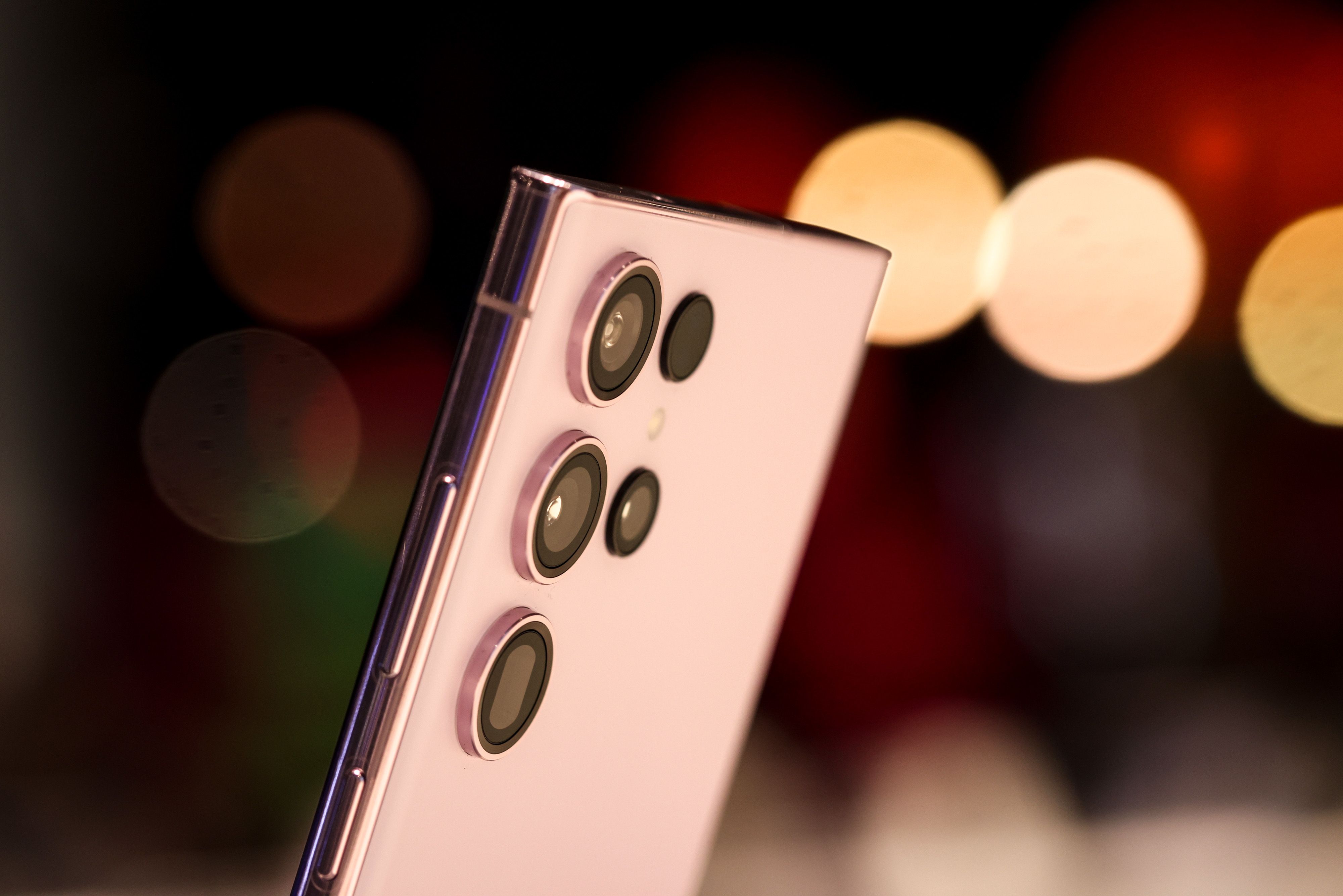 AI features - Samsung is likely to showcase a host of new AI features onboard the Galaxy S24 Ultra. It has already teased that ‘Galaxy AI is coming’. A standout revelation from the leaks introduces Samsung Galaxy S24 Ultra