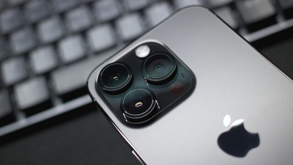 iPhone 15 Pro Max Again Tipped to Exclusively Feature Periscope Lens; May  Offer 6x Optical Zoom