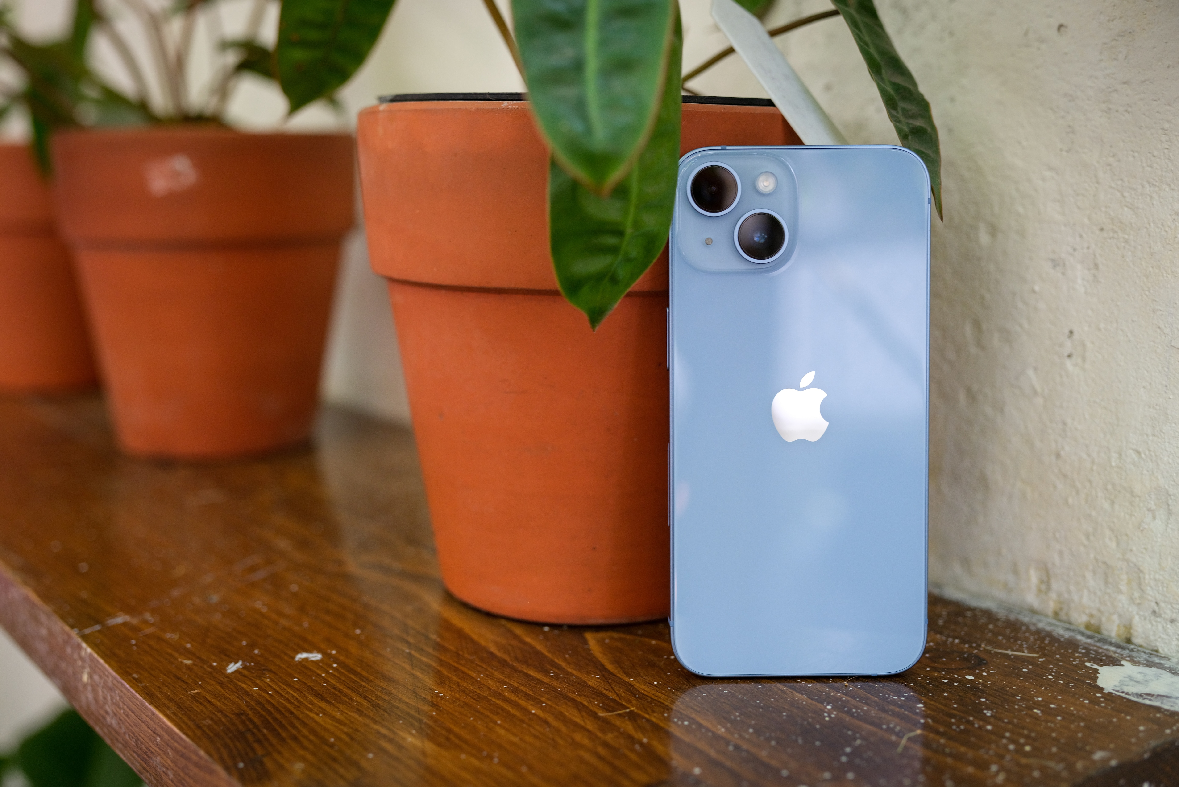 In the ongoing Apple Days Sale on Vijay Sales, you can bring home an iPhone 14 with a huge discount. iPhone 14