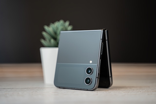 Samsung Galaxy Z Flip 5: Most of the changes in Fold 5 and Flip 5 are similar. However, the cover display is expected to turn bigger at 3.4 inches. In last year's phone it was 1.9 inches. Samsung Galaxy Z Flip 4