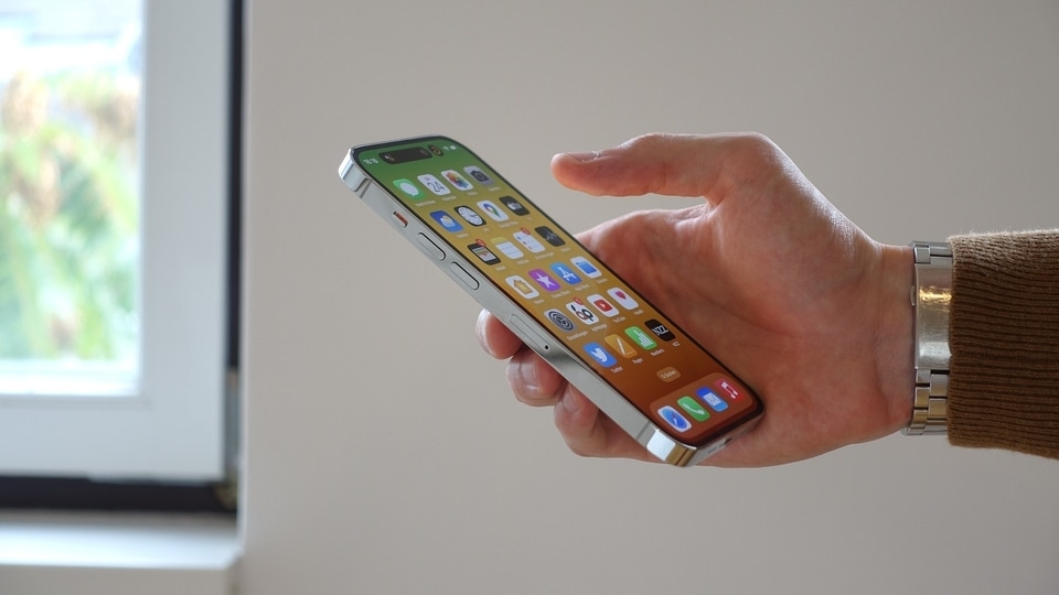 iPhone users, know the best way to take screenshots on your phone. iPhone