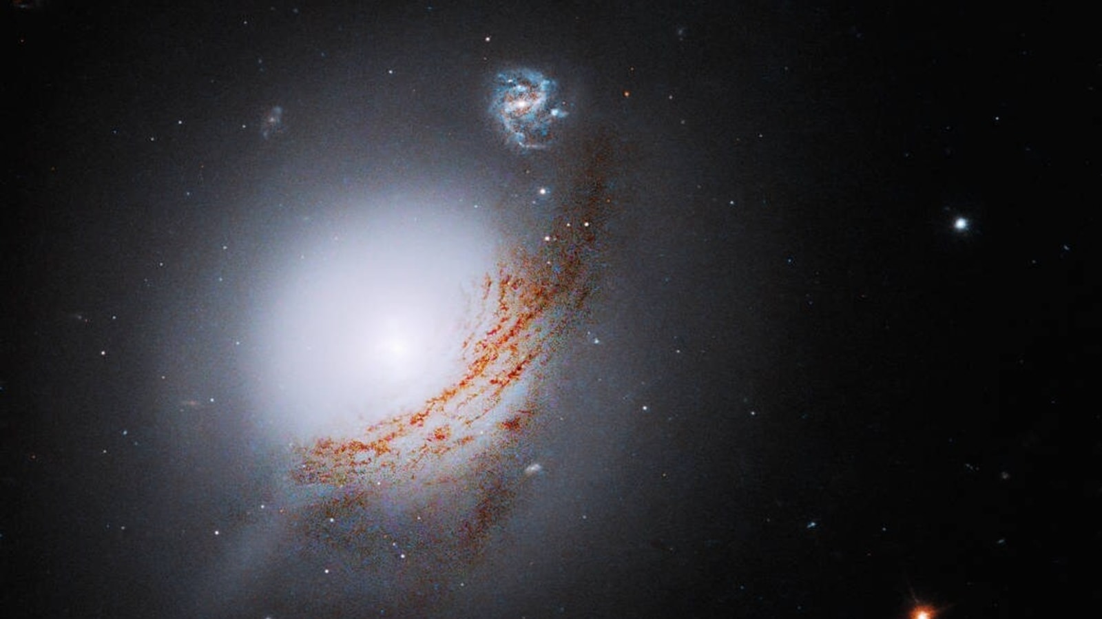 Le télescope Hubble de la NASA capture une galaxie lenticulaire rare