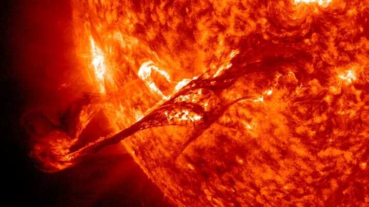 Burza słoneczna uderza w Ziemię z przerażającą prędkością 3,6 mil na godzinę!  Może wywołać burzę geomagnetyczną