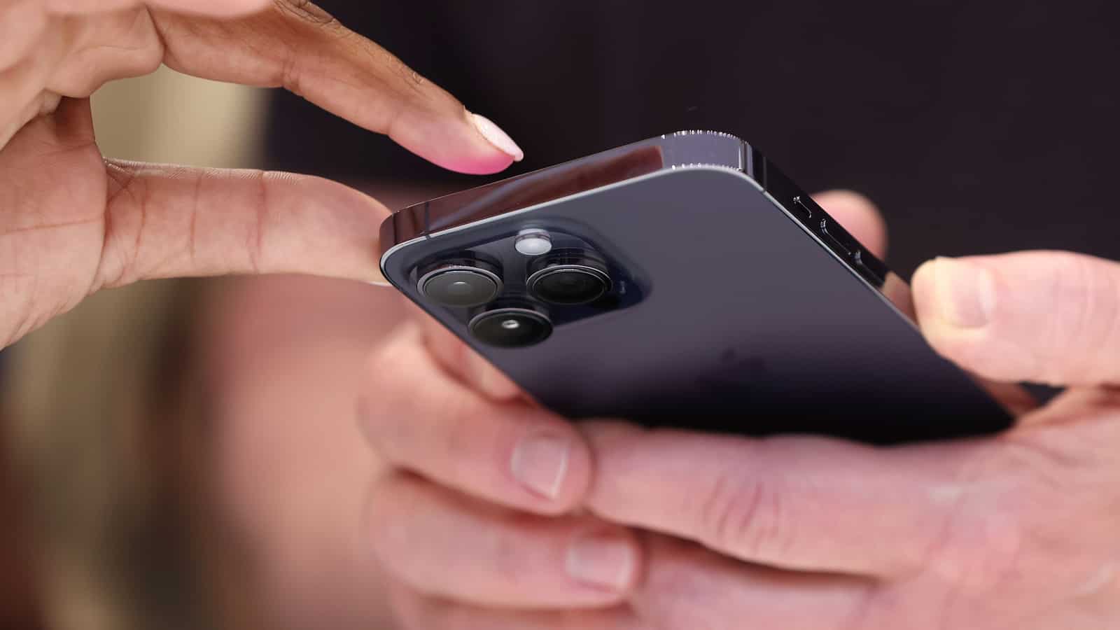 Know how iPhone users can use Paytm UPI Lite. iPhone