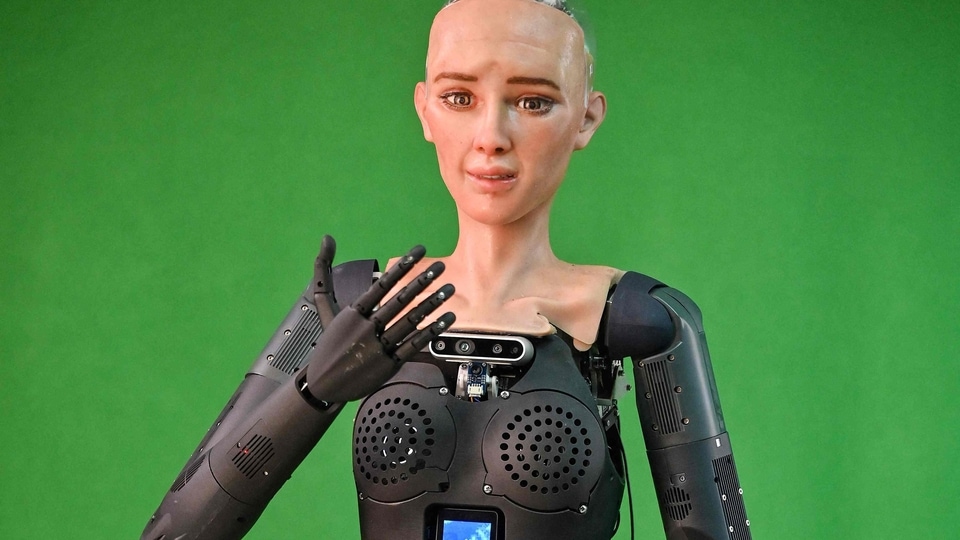 Sophia robot best sale threatens humans