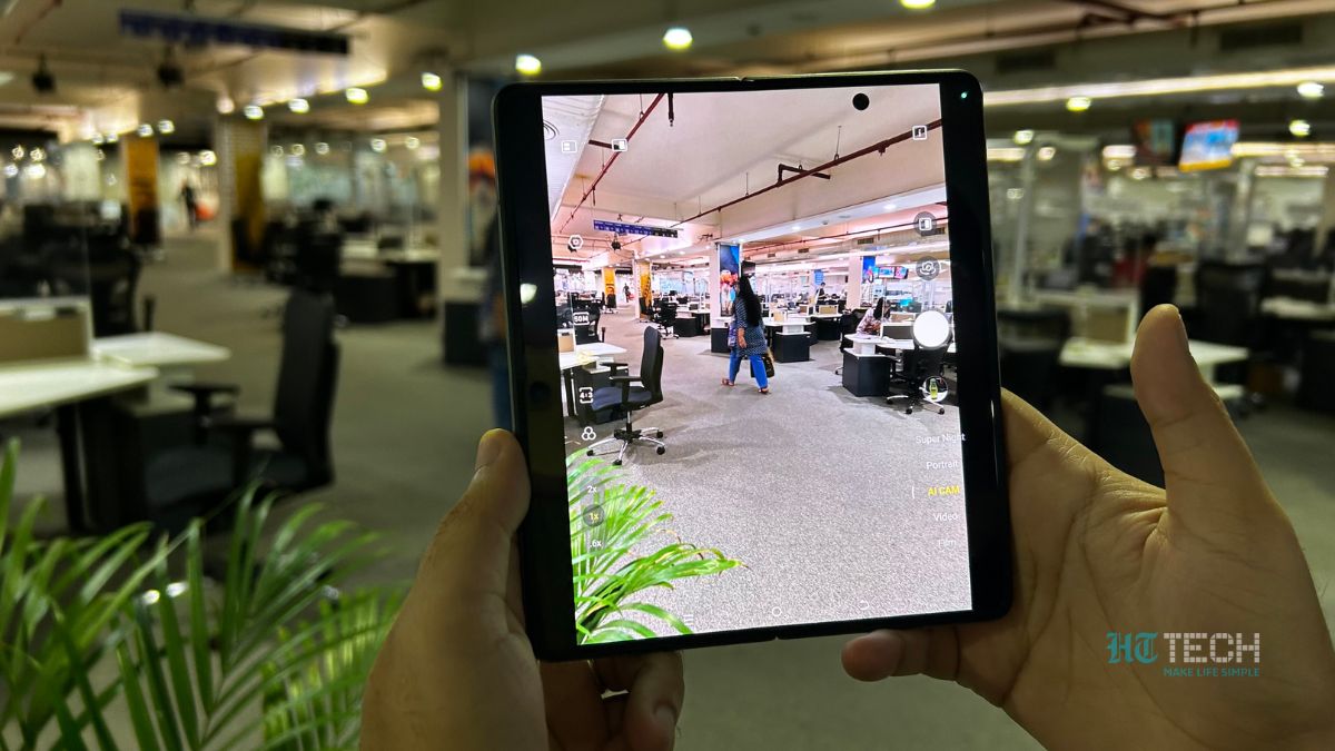 The Phantom V Fold captures surprisingly great images in low light with good detail and sharpness. Tecno Phantom V Fold