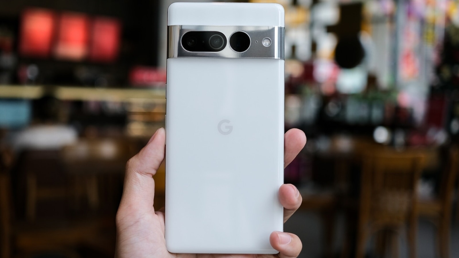 First Pixel 8 Pro hands-on images LEAKED! Display, camera design ...