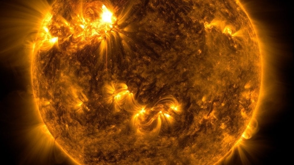 NASA captures Sun emitting solar flare on April 20,2022.