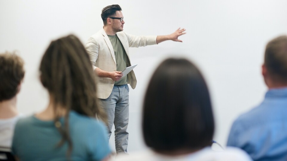  Public speaking is a form of  art that can only be mastered with a lot of practice and these 5 apps will help you all the way to achieve success.