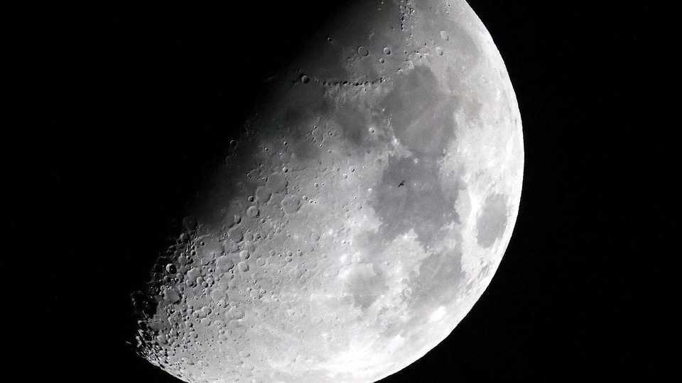 New moon discovery signals the presence of an ancient volcano. Moon