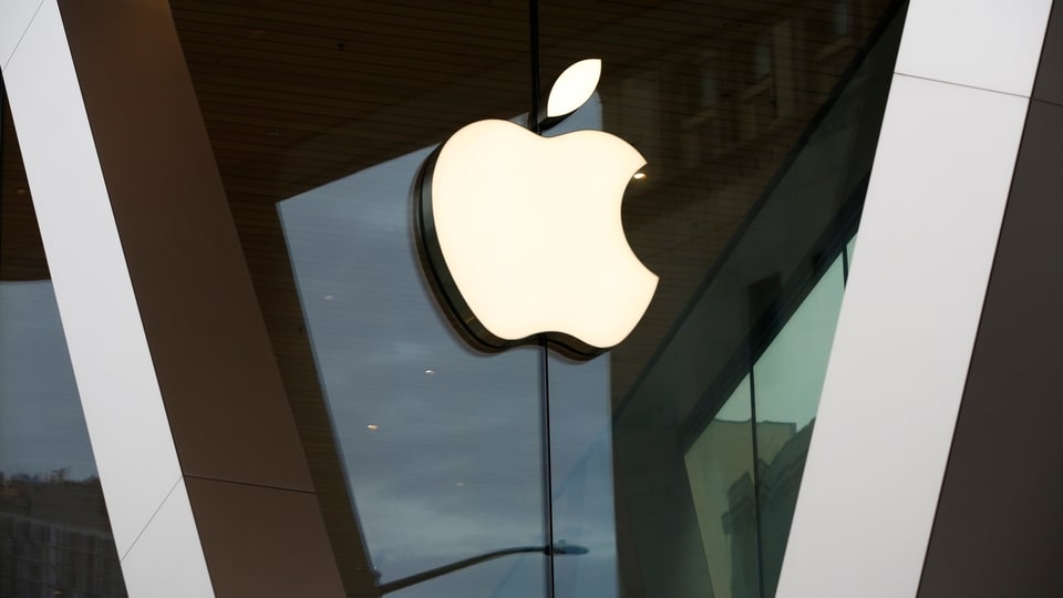 Apple to support social enterprises in a 12-week program to promote clean energy innovation along with Acumen.