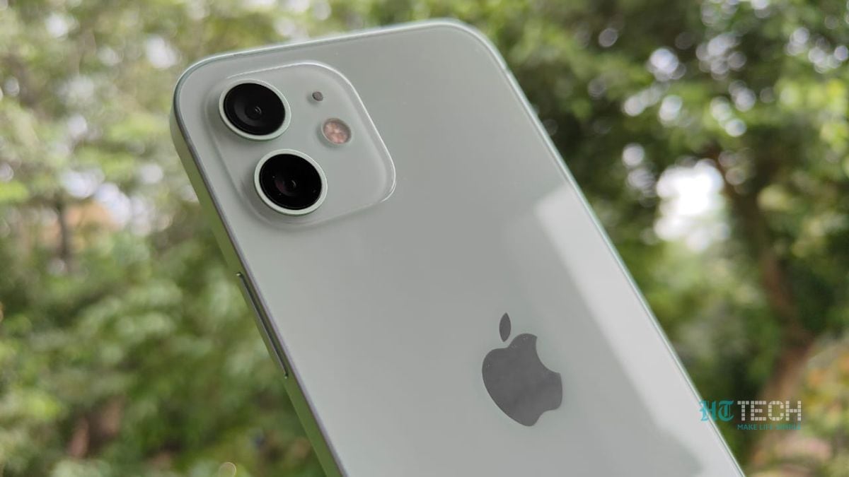 Amazon is offering 21 percent initial discount on iPhone 12 making it price fall to 55990 from its original price 70900. You can further reduce the price of the smartphone by applying exchange and bank offers. iPhone 12
