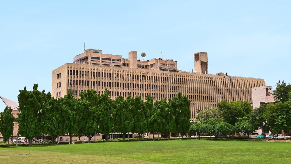 IIT Delhi To Launch Advanced Certification In Web 3.0, Social Media And ...