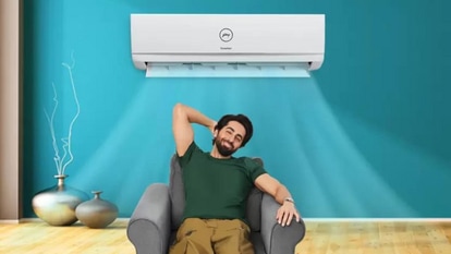 Last one but not the least one in the list is Godrej 5-In-1 Convertible Cooling 1.4 Ton 3 Star Split Inverter with I-Sense Technology. On Flipkart you get it for Rs. 31490 instead of Rs. 45400 due to 30 % initial discount. 