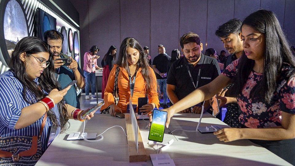 How Galaxy Z Flip 5 might stack up against its rivals Oppo Find N2 Flip, Moto Razr 40 Ultra, and more Samsung galaxy unpacked