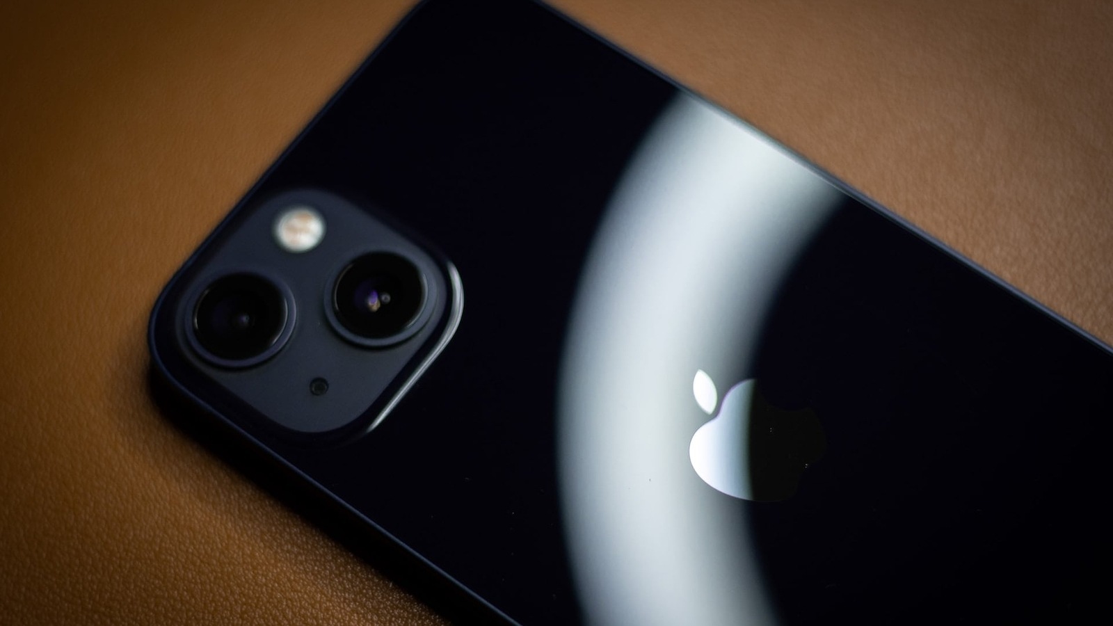 BIG iPhone 15 leak reveals disappointing camera details; Misses out on ...
