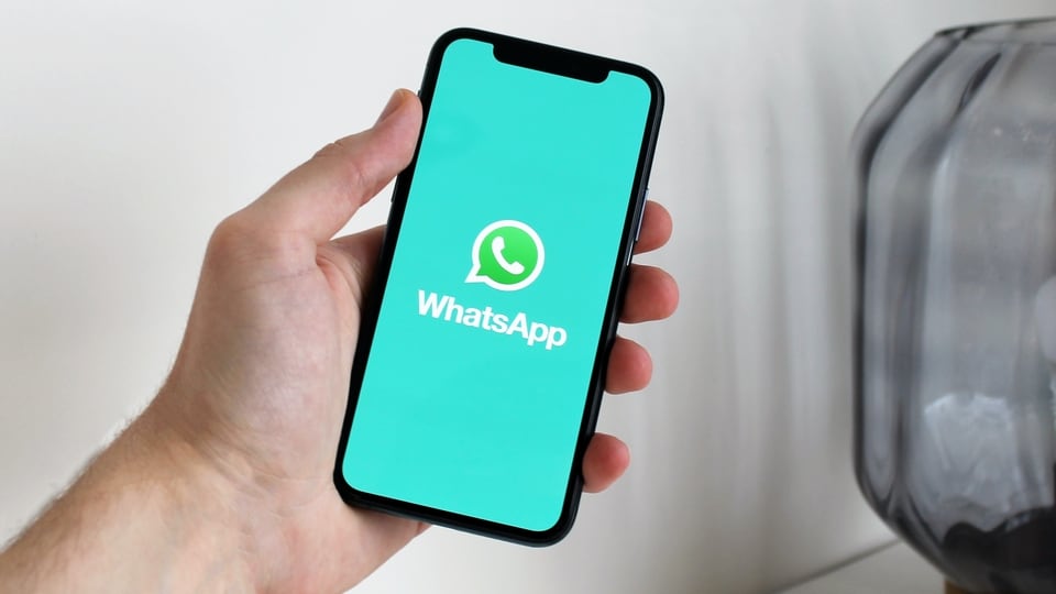 Whatsapp allows users to send short video messages.