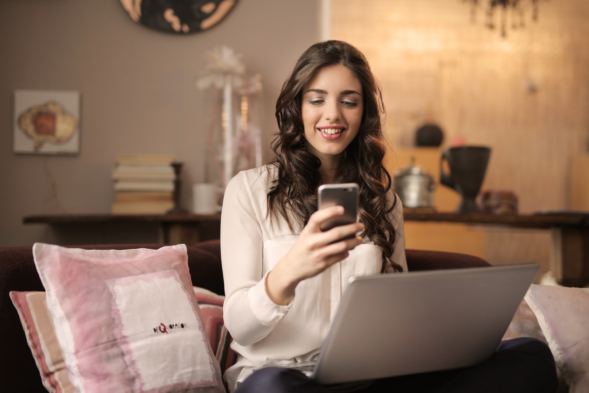 Smartphones are an essential part of our fast-paced lives. If you want a performance-oriented handset with a great camera without breaking the bank, there are plenty of options available now. Let's explore these 5 best budget-friendly smartphones with excellent photo-taking capabilities. Smartphones