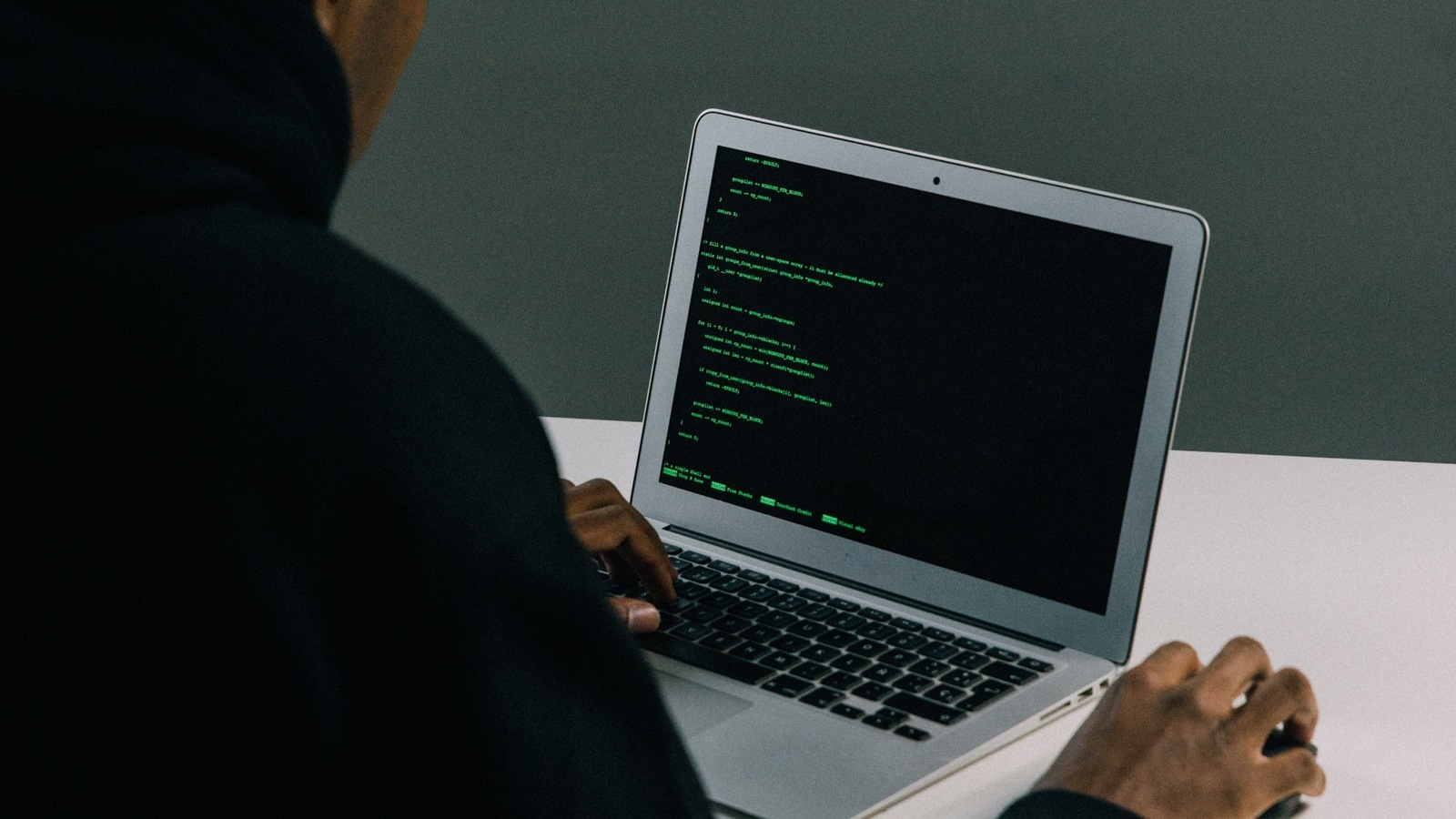 Top programming languages for cybersecurity and 5 apps to learn