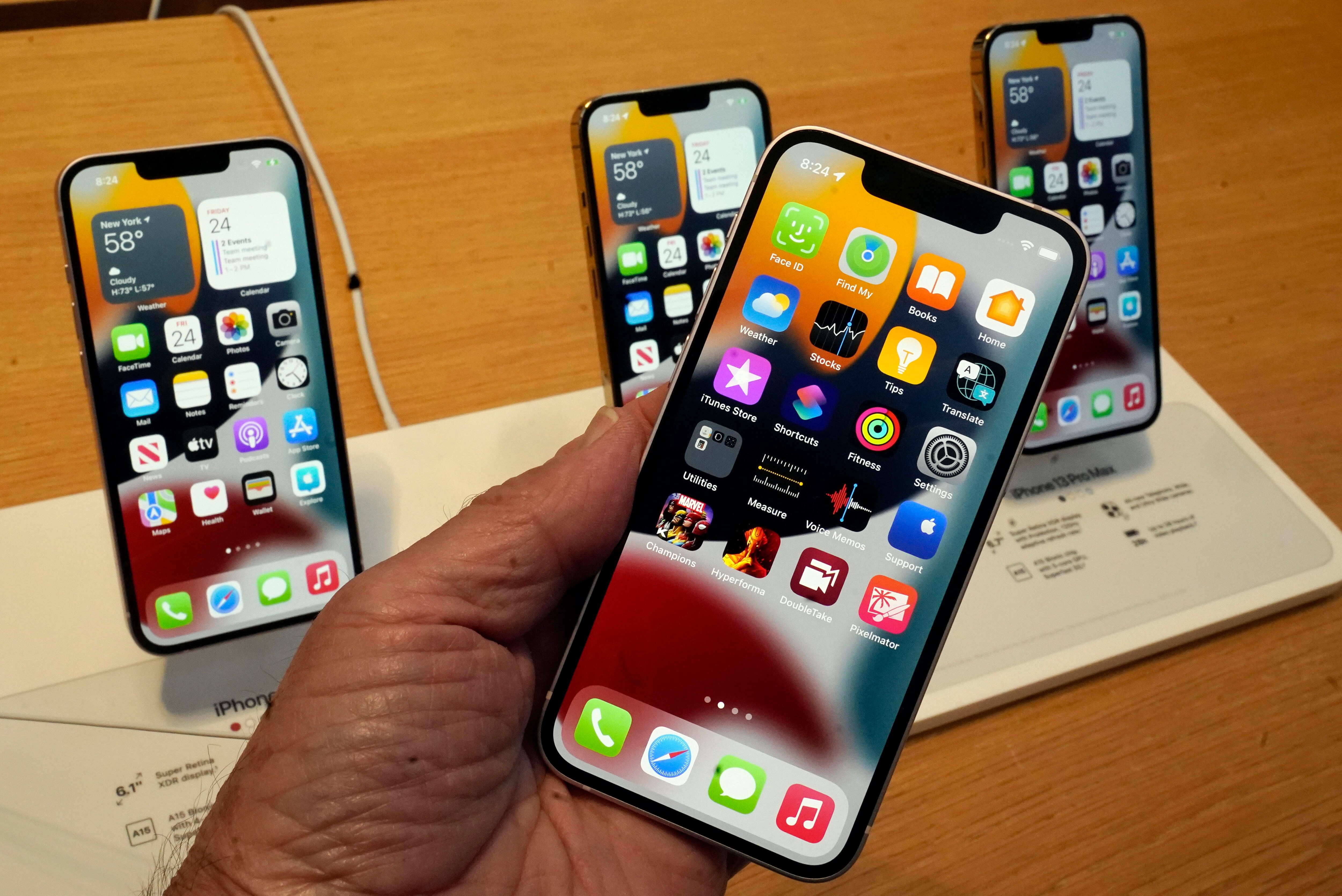 According to a shared post by Federico Viticci, iPhone’s Mail app will now enable users to hyperlink any word while drafting the mail. However, users will get this update after the official launch and they will have to download the update on their iPhones. Apple