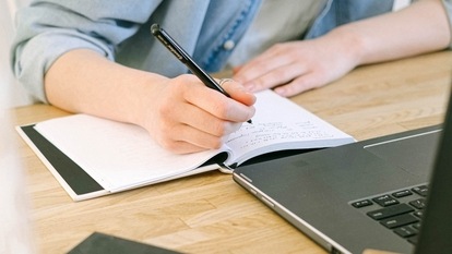 pexels-ivan-samkov-4240497