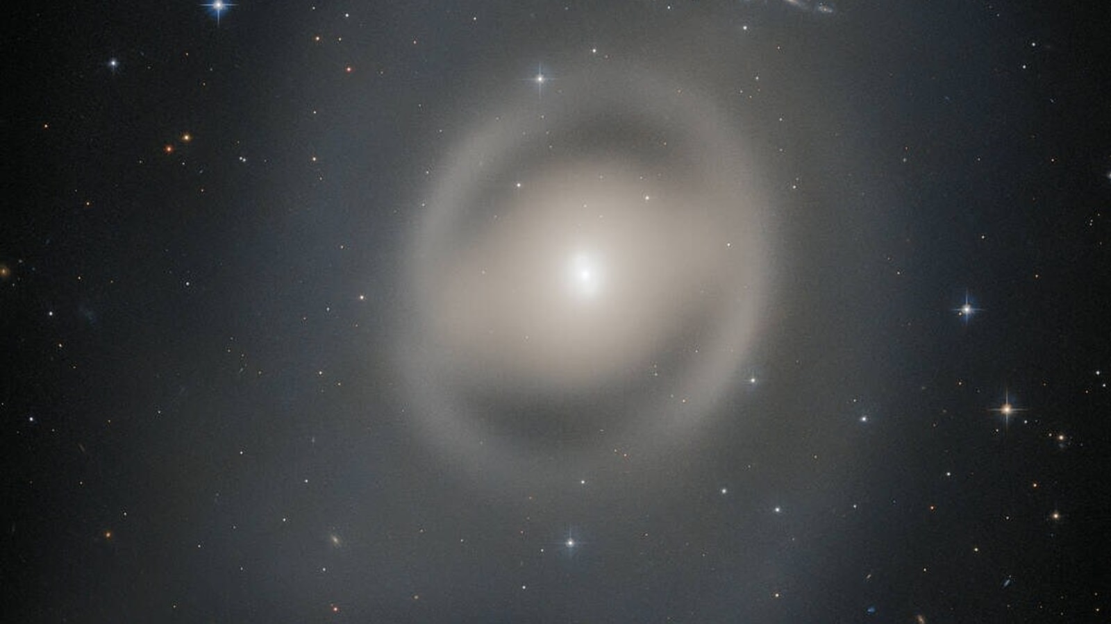Le télescope spatial Hubble capture NGC 6684 ;  Découvrez à quoi ça ressemble