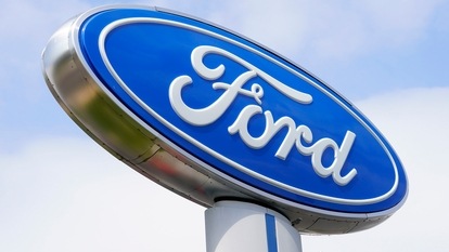 Ford hires a former Apple employee to run its new unit for software subscription services.