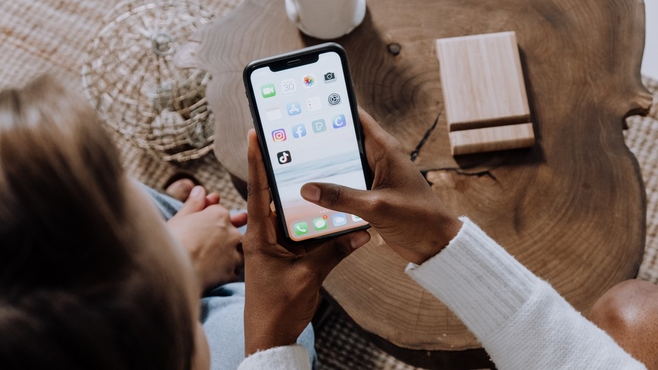 Check out how to enable live voicemail transcription on iPhones iOS 17