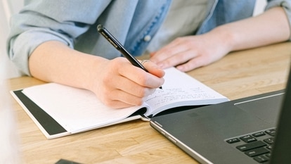 pexels-ivan-samkov-4240497