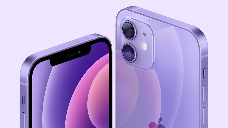 It has a dual camera set up with 12MP TrueDepth lenses that captures breathtaking images. It has a 12 MP front camera as well. The smartphone is backed with a 2815 mAh battery that gives a long lasting performance.