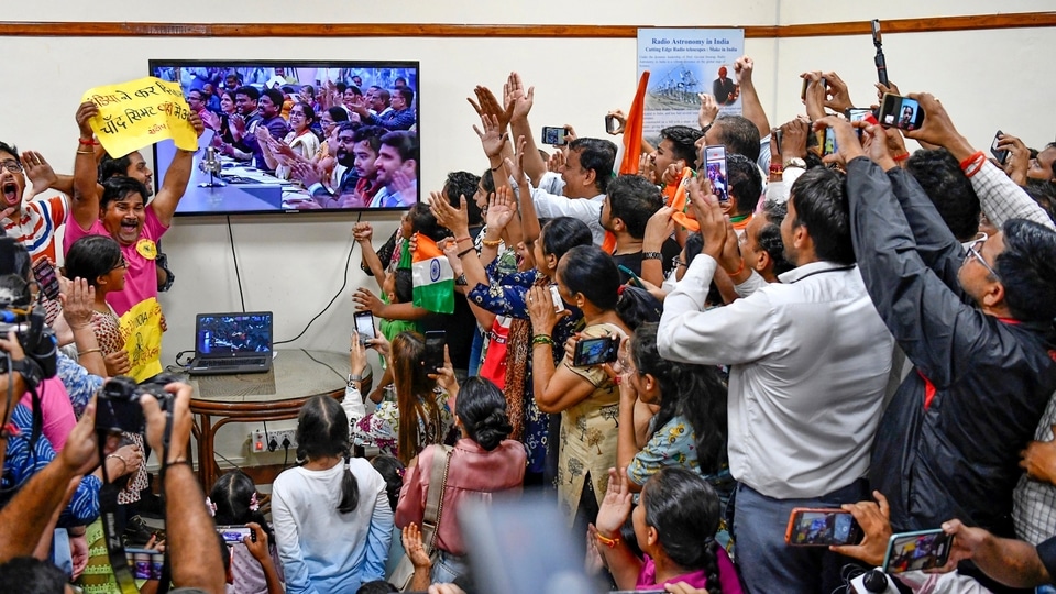 India's Chandrayaan-3 lunar landing garners international praise as NASA, ESA, and UK space agency applaud the historic achievement. Chandrayaan-3